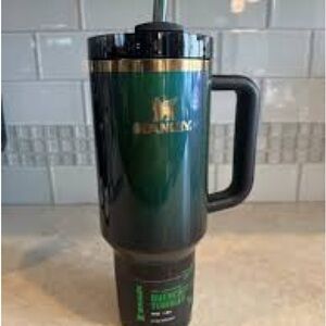 Stanley “Wicked” Quencher H2.0 FlowState 40oz.  Tumbler with Handle in Elphaba.
